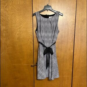 Sleeveless black/white striped Elle brand dress with black sash size XL